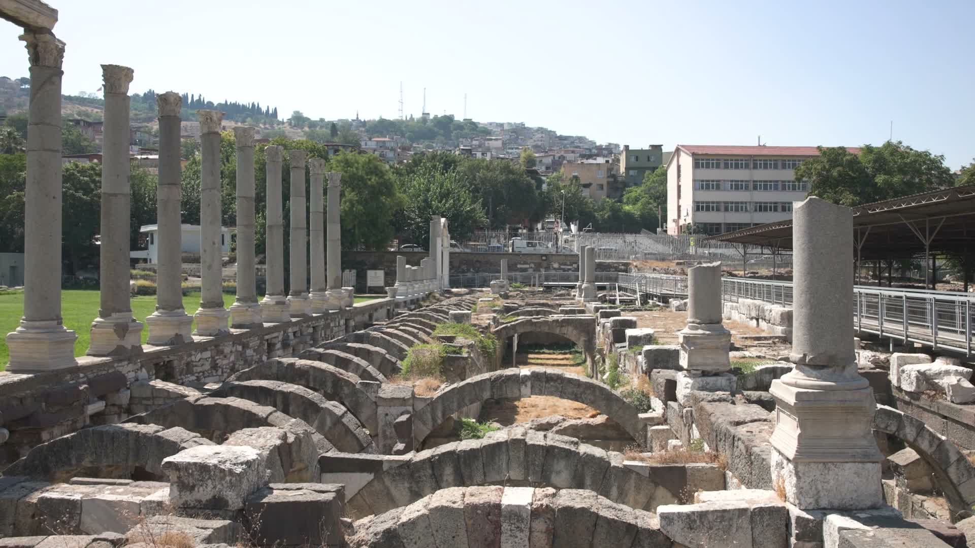 İzmir'in kalbinde 2 bin yıllık gizem... Smyrna Agorası’nda antik kanalın kaynağı aranıyor