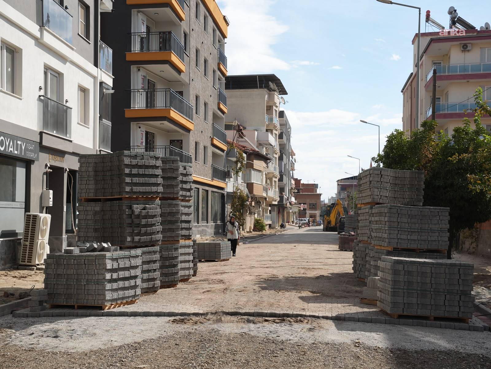 Germencik Belediye Başkanı Zencirci, devam eden "yol ve kaldırım" çalışmalarını yerinde inceledi