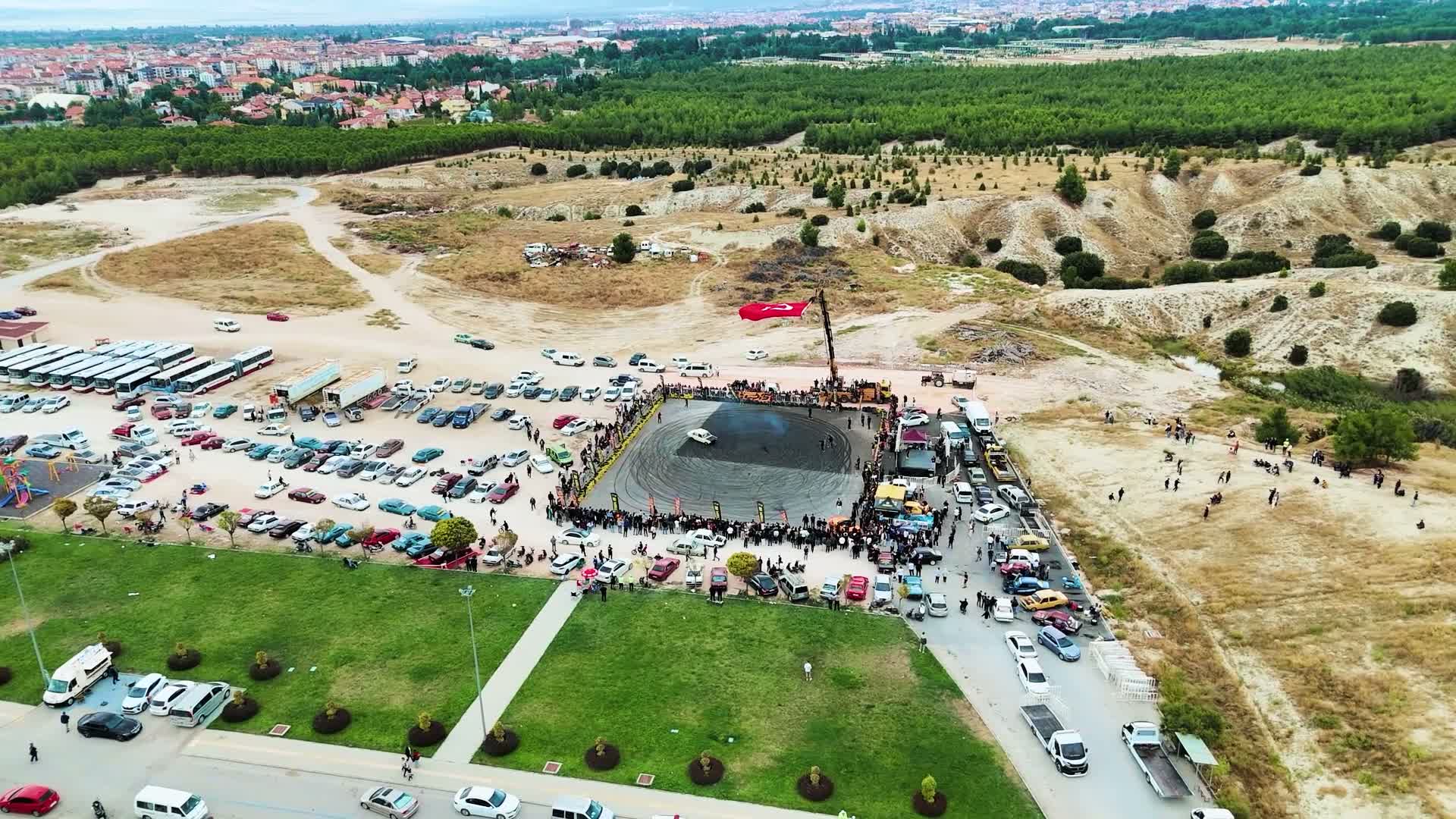 Burdur Belediyesi'nden Sultandere'ye Modifiye Araç ve Drift Pisti