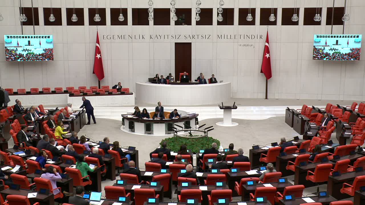 CHP'li Durmaz: "200 liralık banknotla 2009'da 500 ekmek alınabiliyordu, bugün ancak 11 ekmek alınabiliyor"