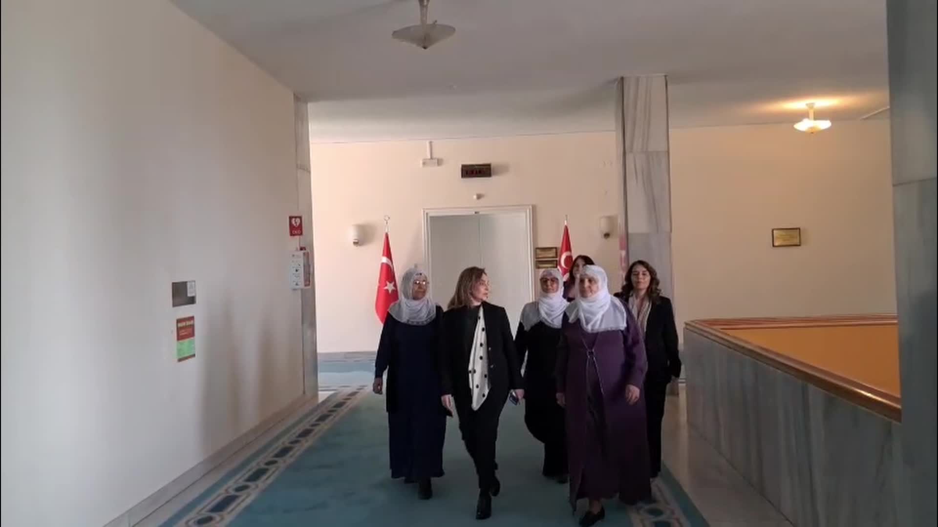 Barış Anneleri Heyeti, TBMM'de AK Parti'yi ziyaret etti