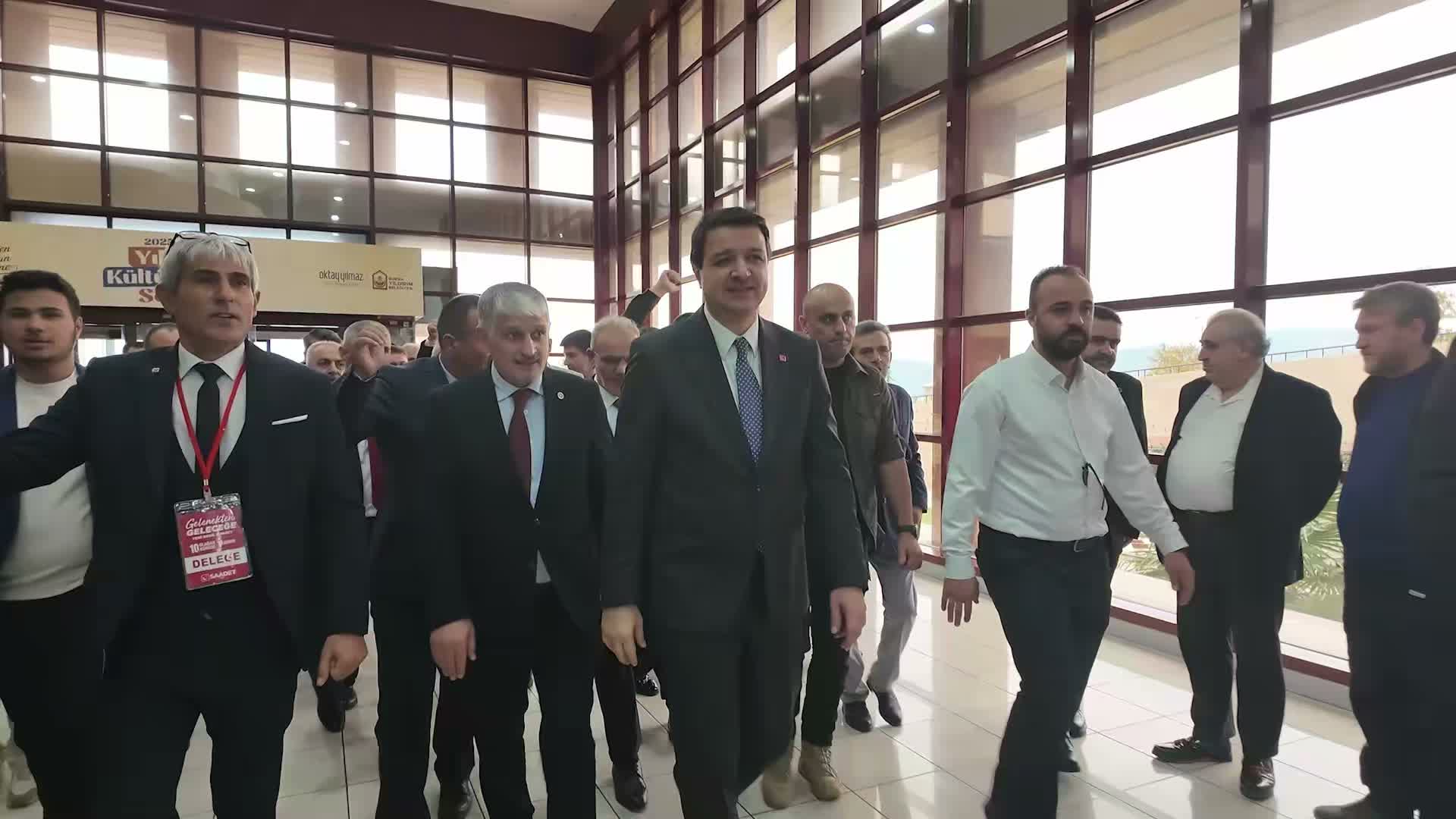 Mahmut Arıkan: "Önümüzdeki günlerde toplum çok daha büyük yolsuzluklarla, çok büyük hırsızlıklarla yüzleşmek zorunda kalacak"
