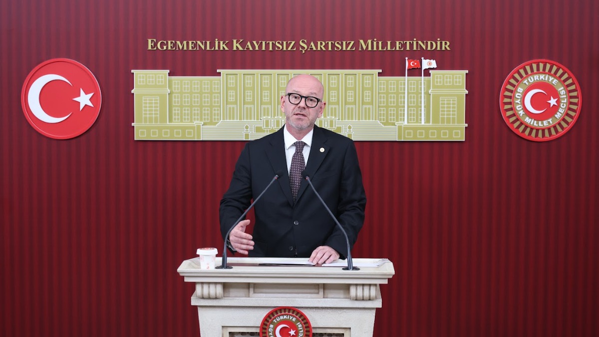 "Her sabah yeni bir gündem yaratarak fon skandalını unutturamazsınız"