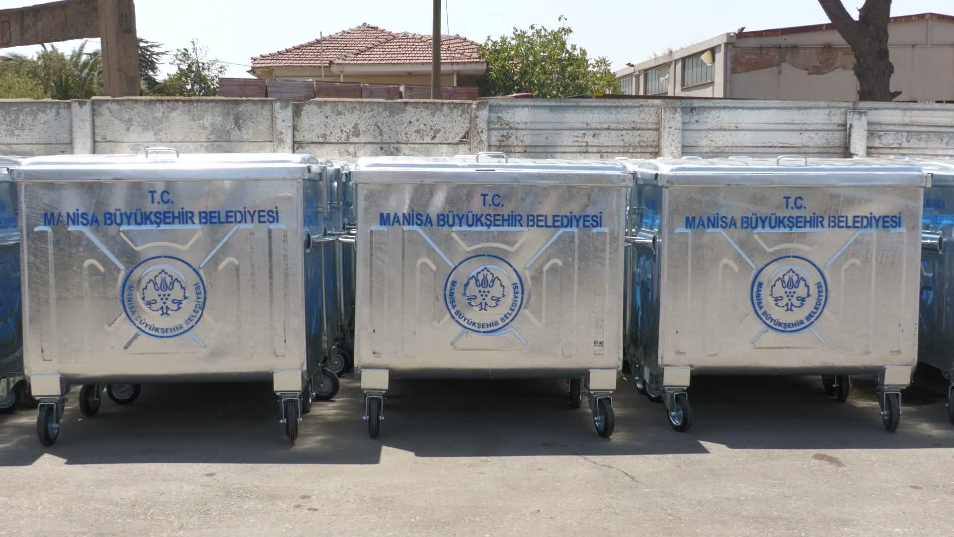 Manisa Büyükşehir Belediyesi’nden 17 ilçeye çöp konteyneri desteği