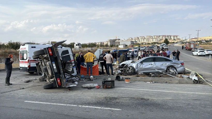 Afşin'deki trafik kazasında 1 kişi hayatını kaybetti, MHP Milletvekili Karakoç'un da arasında bulunduğu 7 kişi yaralandı
