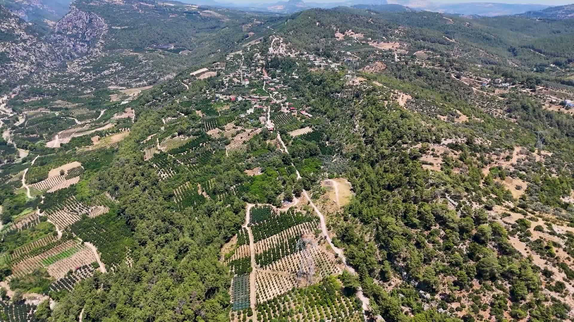 Mersin Büyükşehir Belediyesi'nden Mezitli’ye 4 bin metrelik sulama borusu desteği