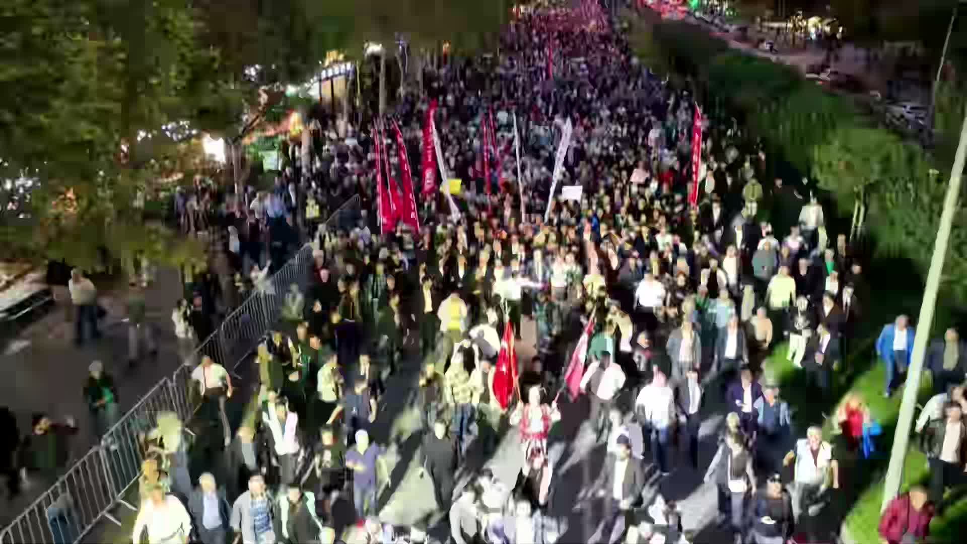 YENİ Parti'nin Bursa buluşması... Özgür Özel: Atatürk'le sorunu olmayan tüm demokratlarla beraberiz