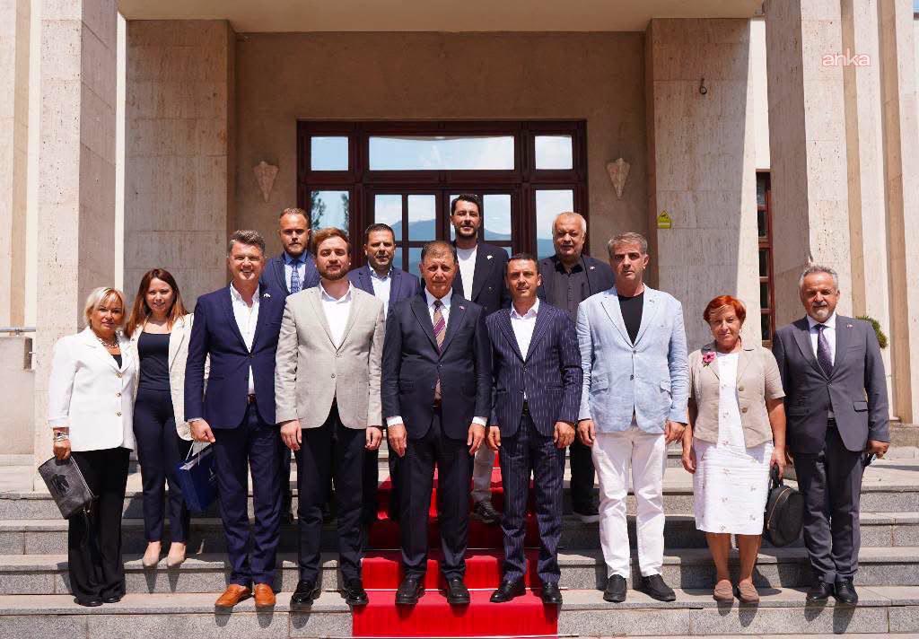 İzmir ile Kosova arasındaki iletişim güçleniyor... Başkan Tugay, Kosova'da yeni iş birliklerinin kapısını araladı