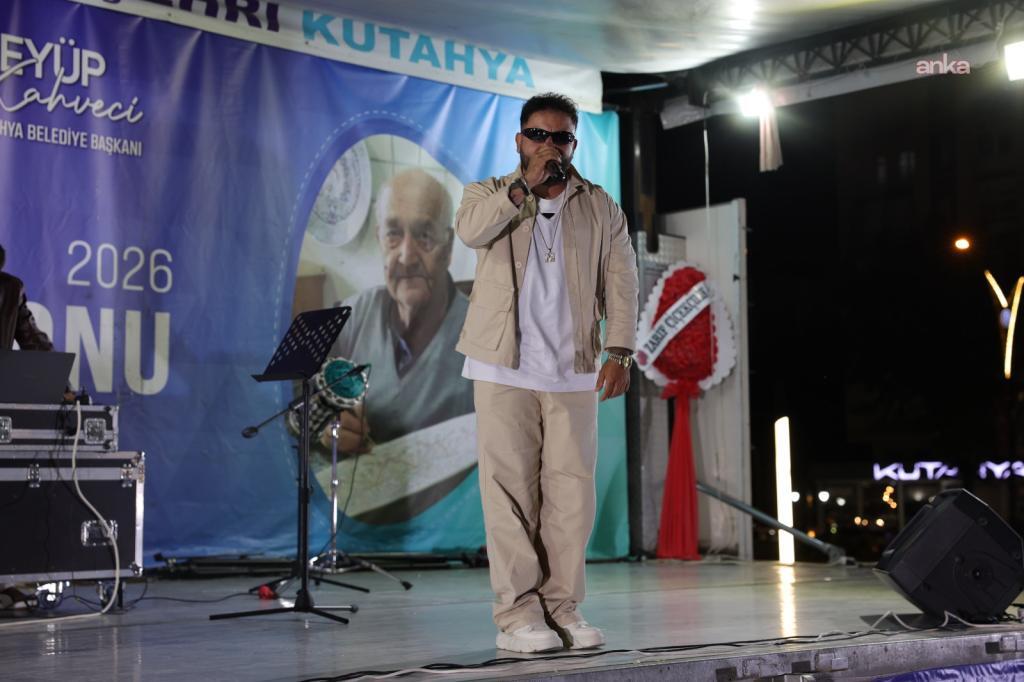 Kütahya Belediyesi bahçesinde müzik dolu yaz akşamı