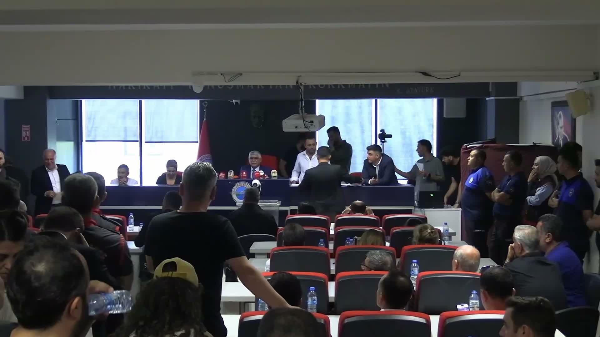Menderes Belediye Başkan Vekilliği'ne AK Partili Asuman Şen seçildi