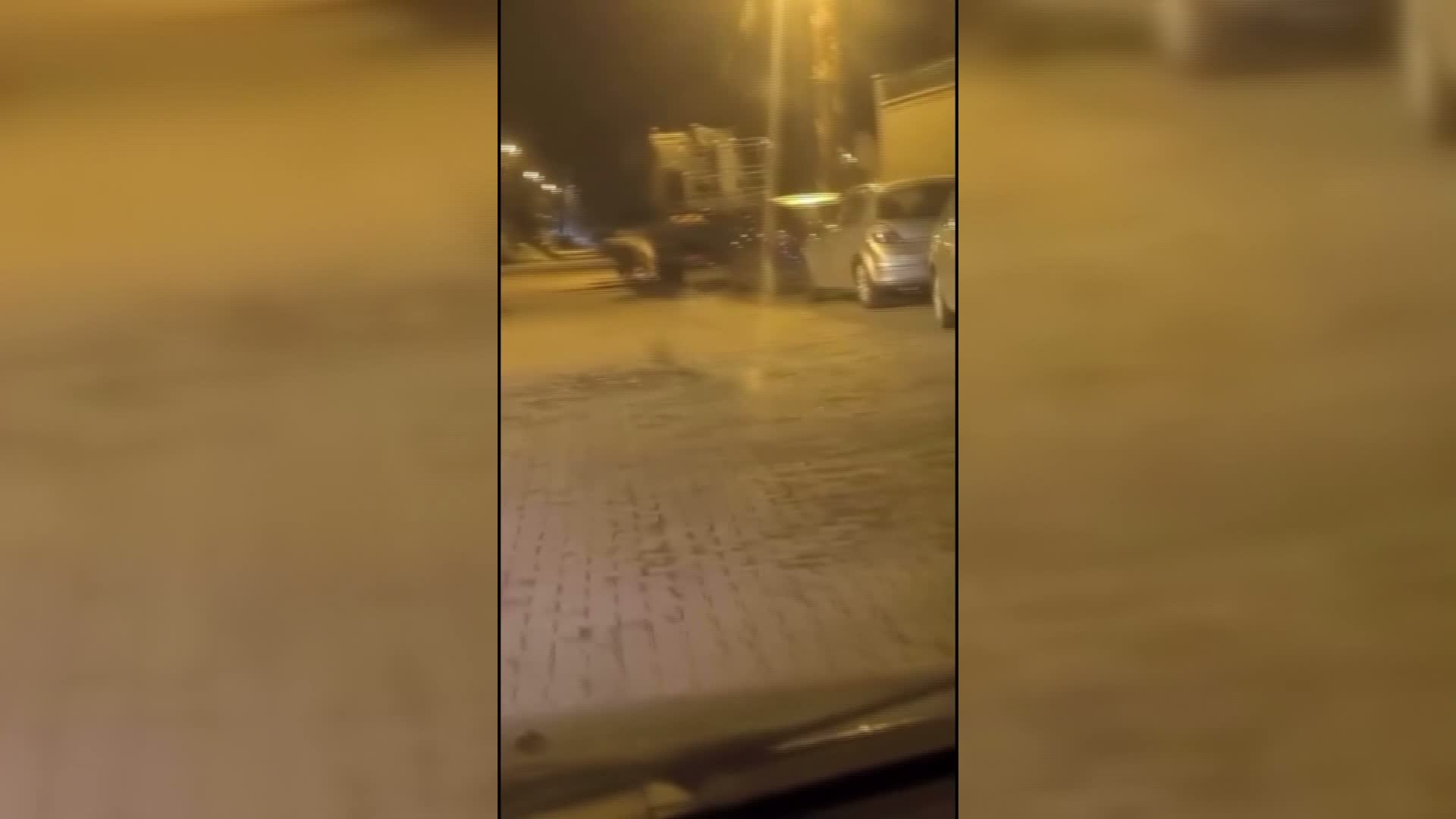 Sinop Saraydüzü’nde ilçe merkezine inen ayı cep telefonu kamerasında