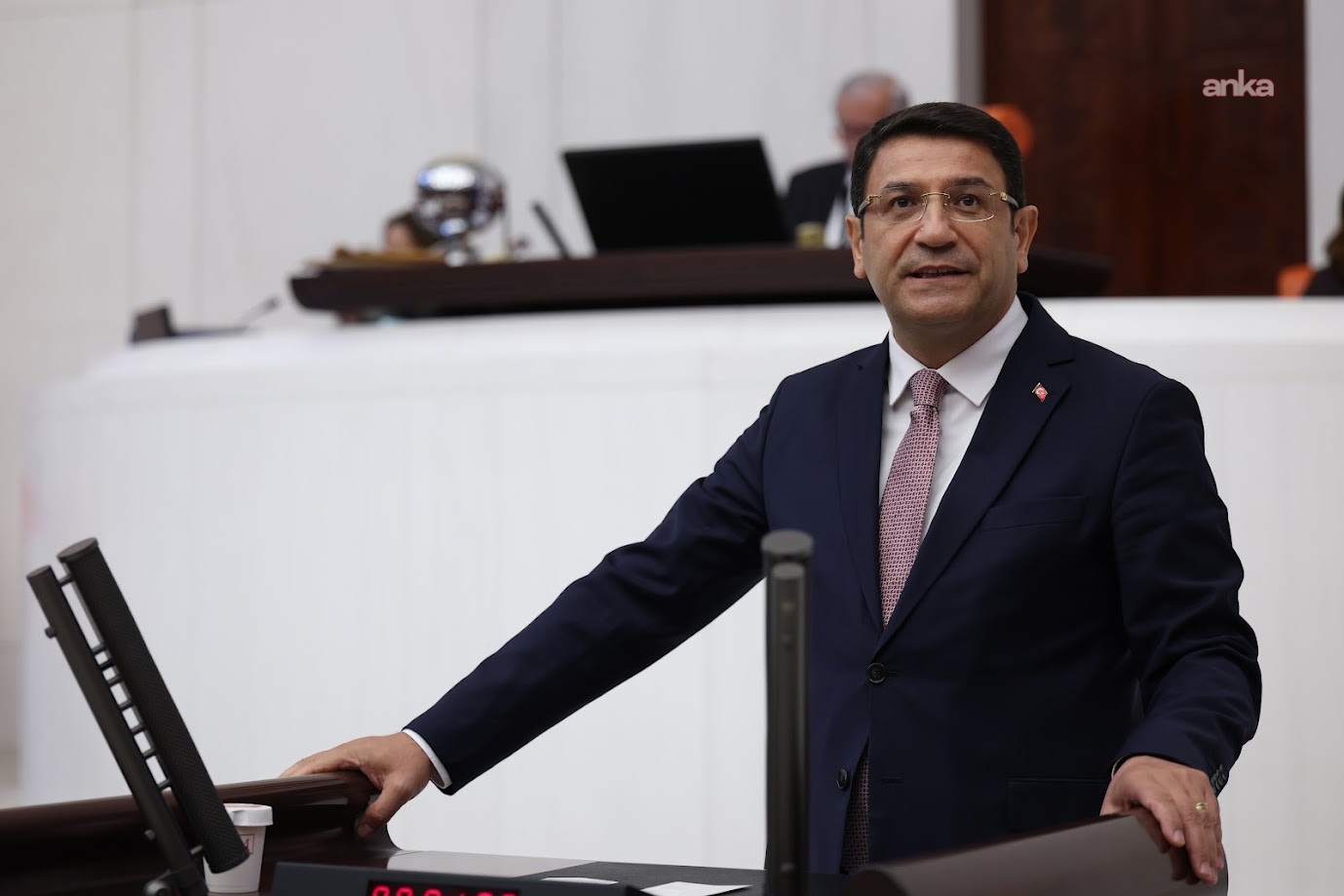 DEVA Partili Şahin: "Ekonomik krizin sanık sandalyesine küçük esnafı oturtamazsınız"