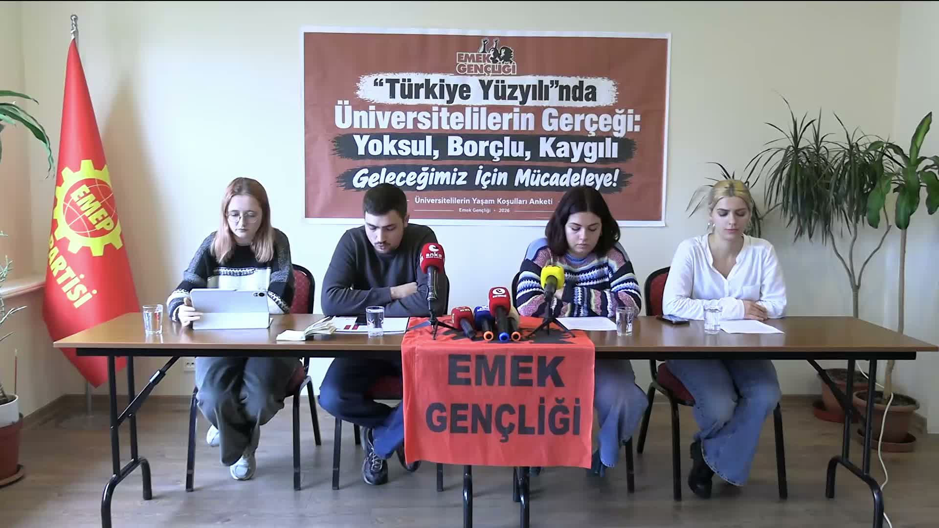 Emek Gençliği anketi: Üniversite öğrencilerinin yüzde 82,2’si ekonomik nedenlerle çalışıyor veya çalışmayı düşünüyor