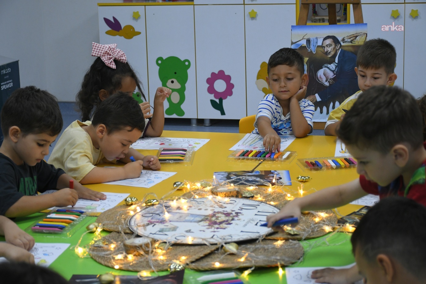Kuşadası Belediyesi Çocuk Gelişim Merkezi'nde minikler yazı sanatla geçiriyor
