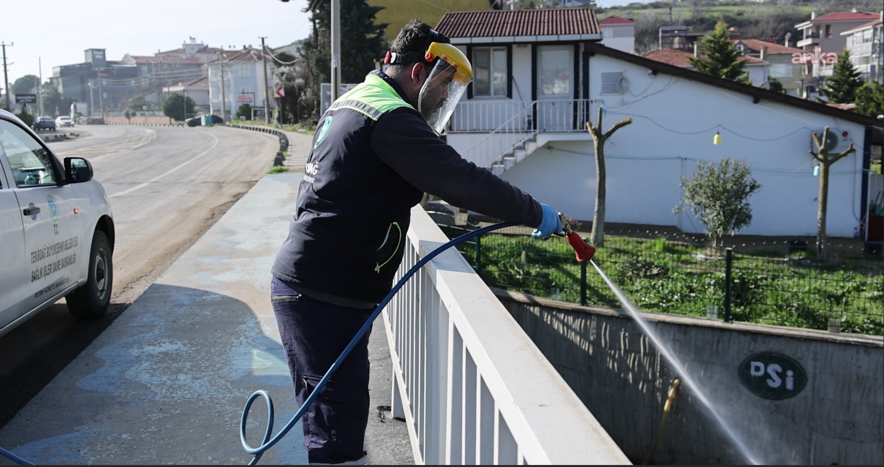 Tekirdağ Büyükşehir Belediyesi, kent genelinde ilaçlama çalışmalarını sürdürüyor