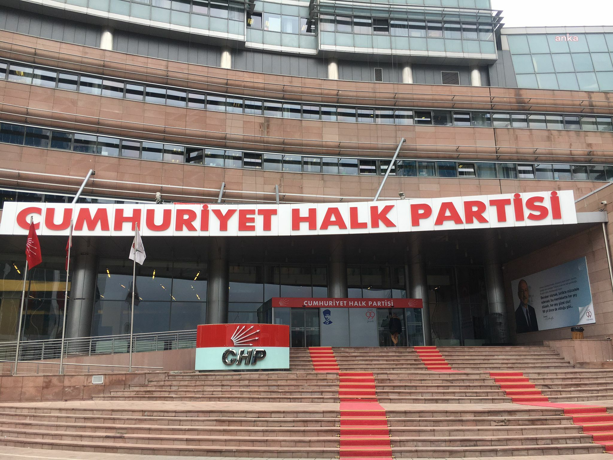 Kılıçdaroğlu’nun ekibinden Genel Merkezi personeline telefon: Genel Merkez'de olursanız sözleşmeniz feshedilecek