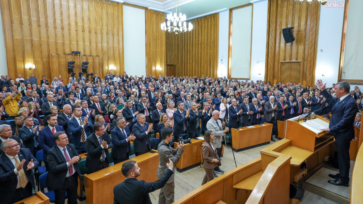 YENİ Parti grup toplantısı... Özgür Özel: "YENİ Parti’nin üye sayısı bu sabah 753 bine ulaştı"