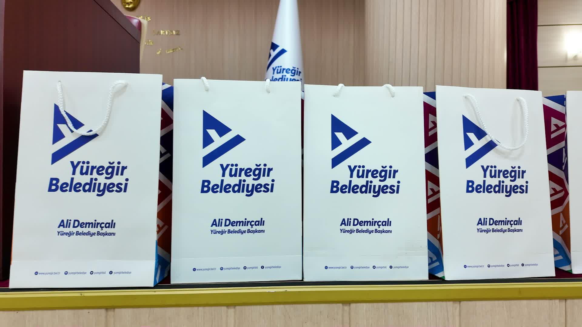 Yüreğir Belediyesi'nden YKS ve LGS’de başarı elde eden öğrencilere tablet