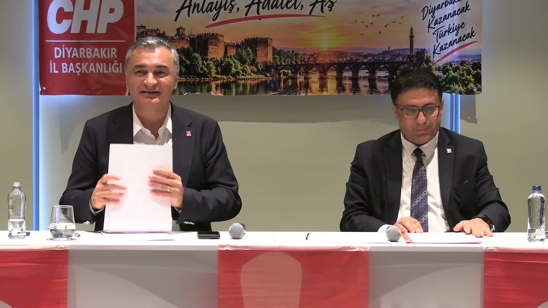 Diyarbakır’da kanaat önderleriyle buluşan CHP Sözcüsü Sarı: Önümüzdeki günlerde Sayın Genel Başkanımız bölgeye gelecek