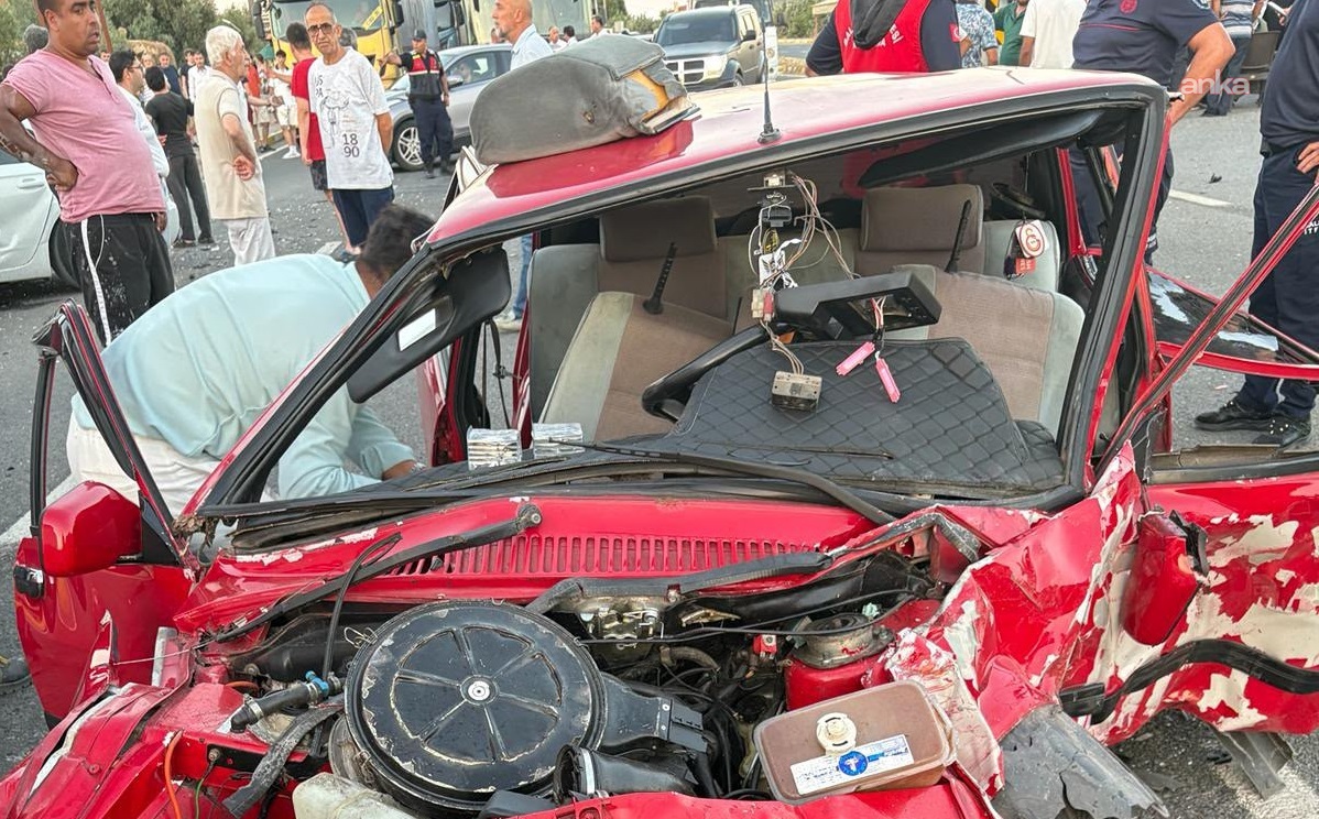 Balıkesir Edremit'te iki otomobil çarpıştı: 2 ölü, 3 yaralı