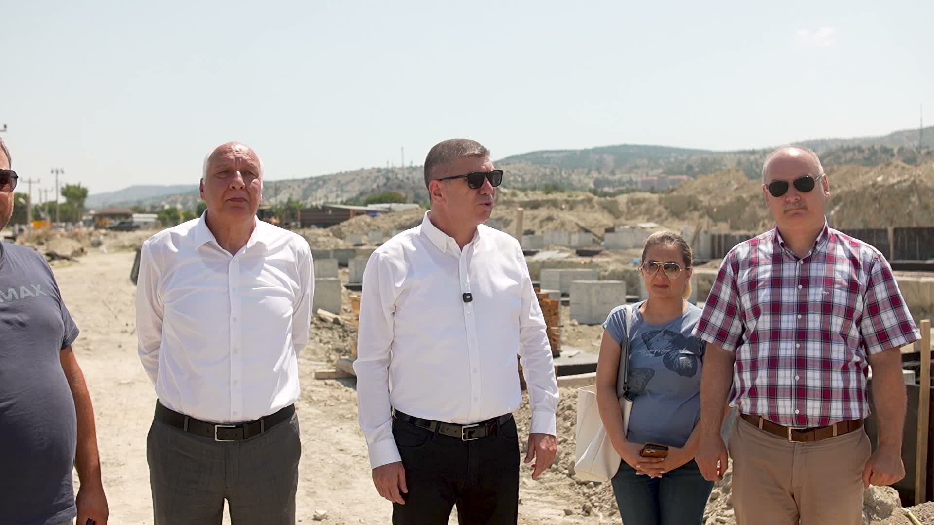 Burdur Belediye Başkanı Ercengiz, Oto Galericiler Sitesi'nde incelemelerde bulundu