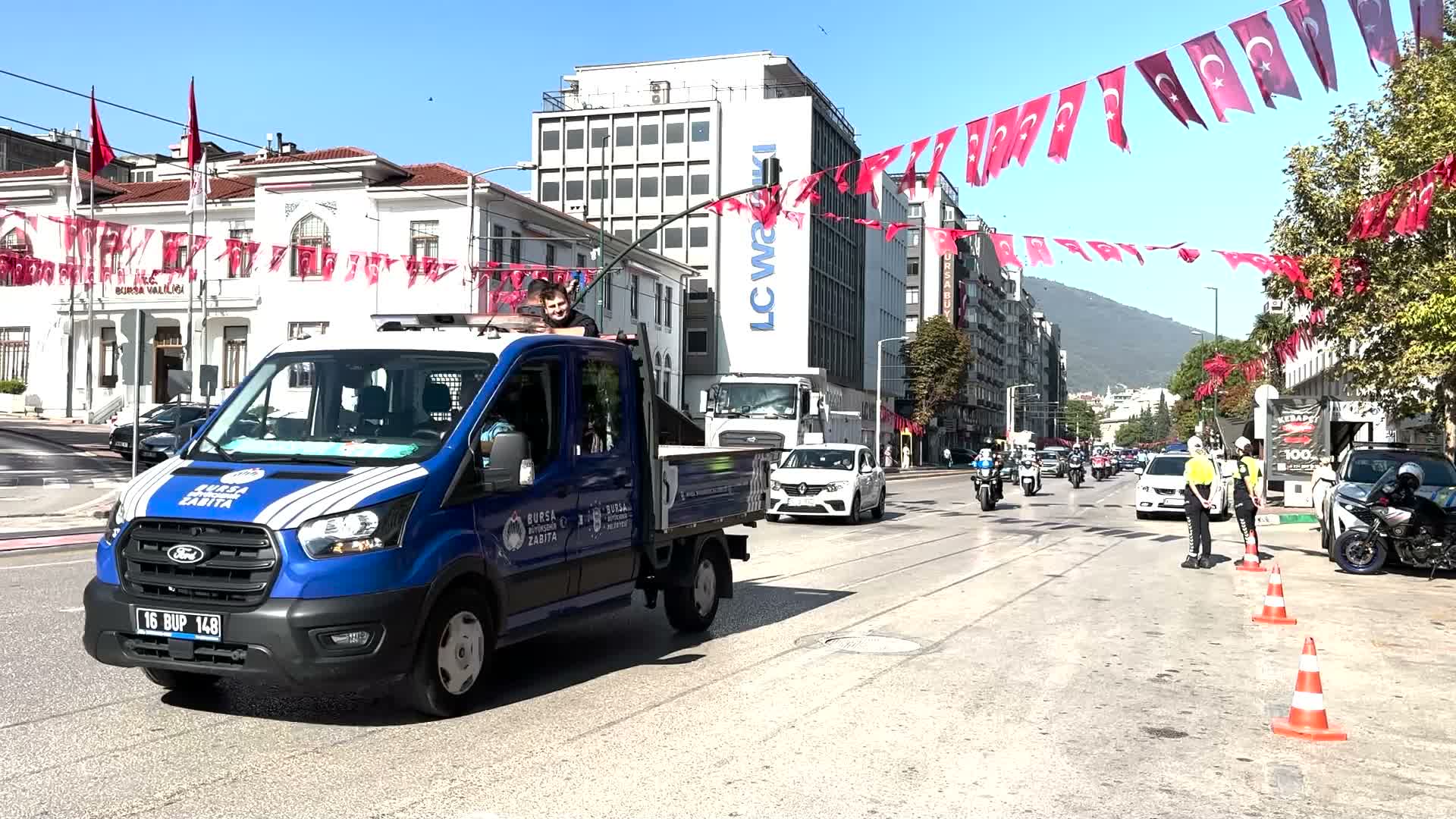 Bursa Büyükşehir Belediyesi Başkan Vekili Biba, zabıta personeliyle bir araya geldi