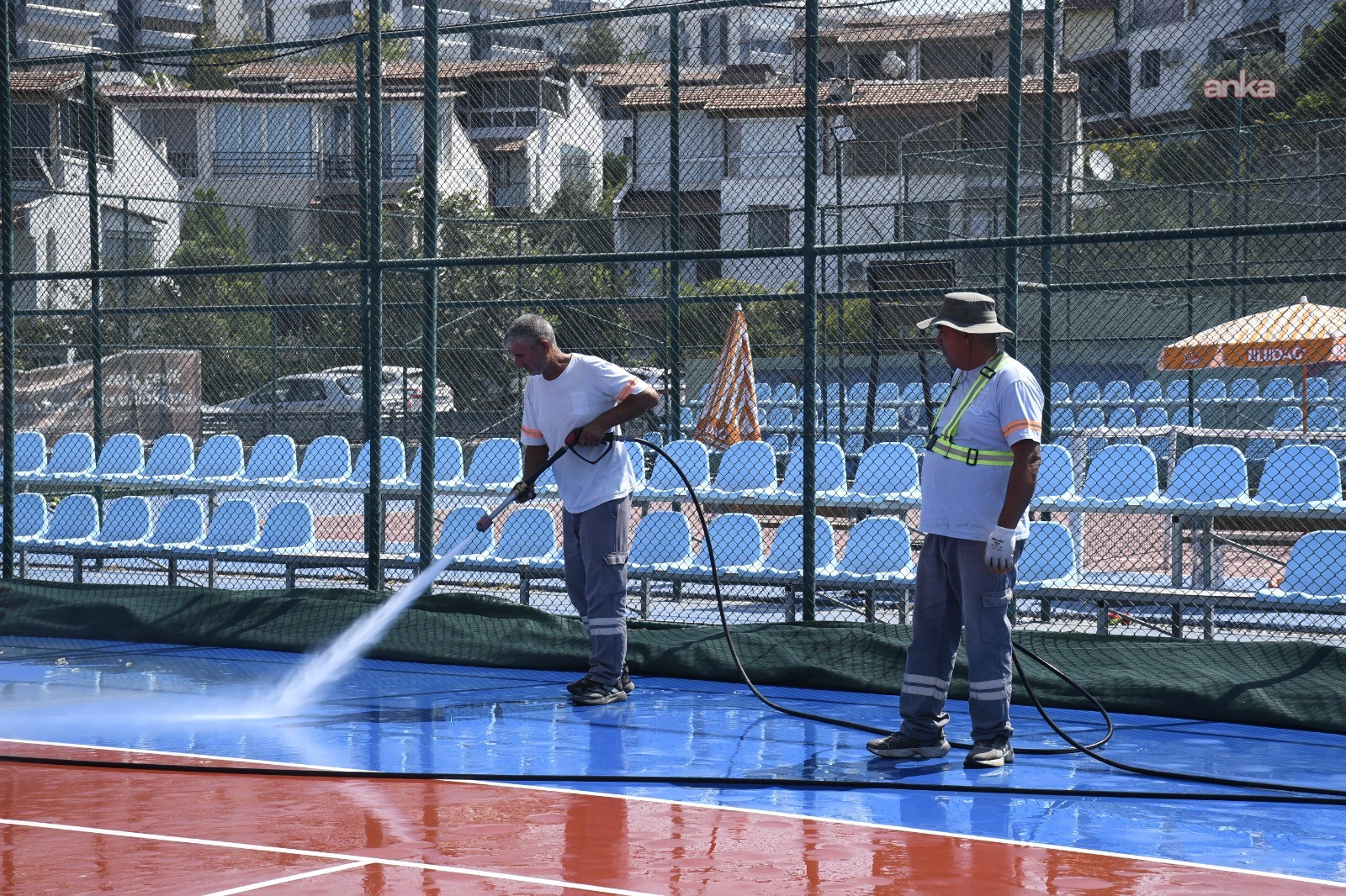 Kuşadası Tenis Kulübü’nde kapsamlı temizlik çalışması