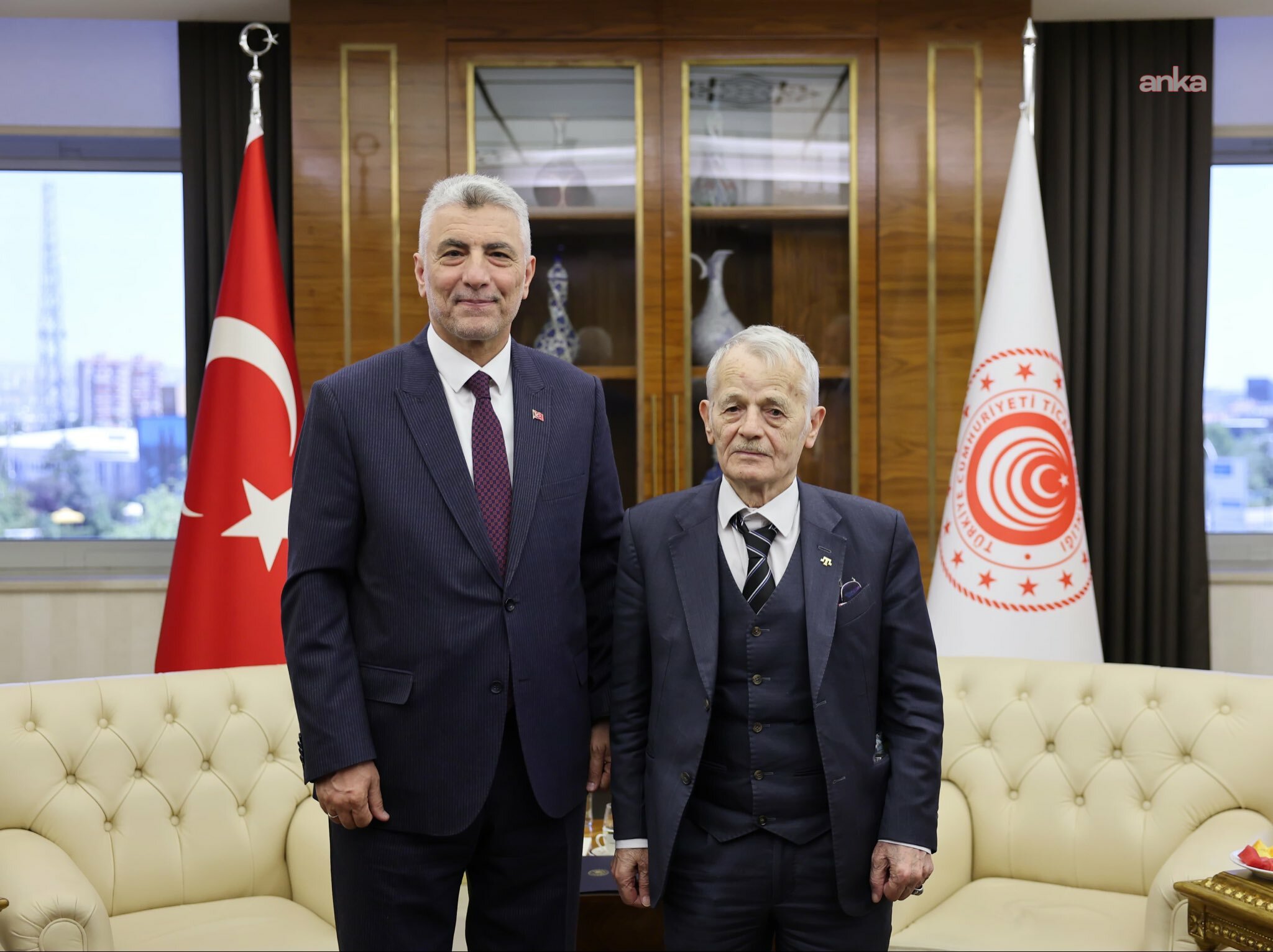 Bakan Bolat, Kırım Tatar Milli Lideri Kırımoğlu ile bir araya geldi: "Türkiye-Ukrayna Serbest Ticaret Anlaşması en kısa sürede yürürlüğe girmeli"
