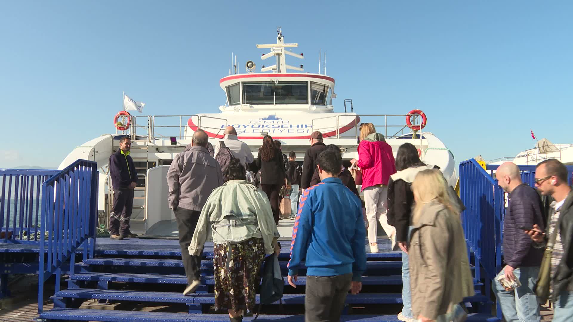 İzmir’de vapur yolcuları güne sporla başlıyor