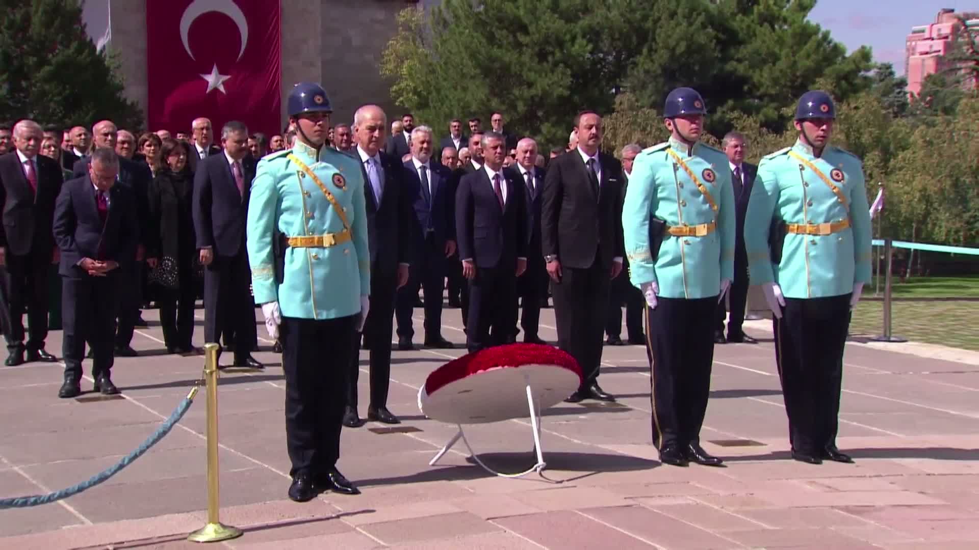 Yeni yasama yılı başlıyor... TBMM'deki Atatürk Anıtı önünde tören düzenlendi