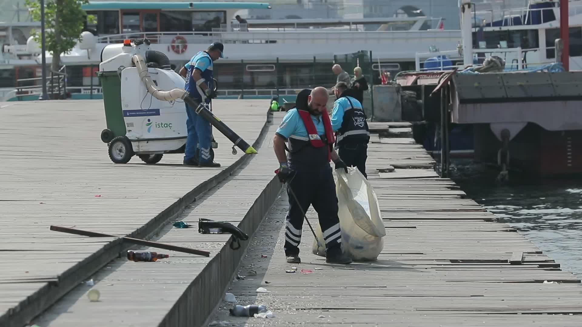 İBB açıkladı: 2026'nın ilk 6 ayında İstanbul'un kıyı ve plajlarından 5 bin 291 ton atık temizlendi