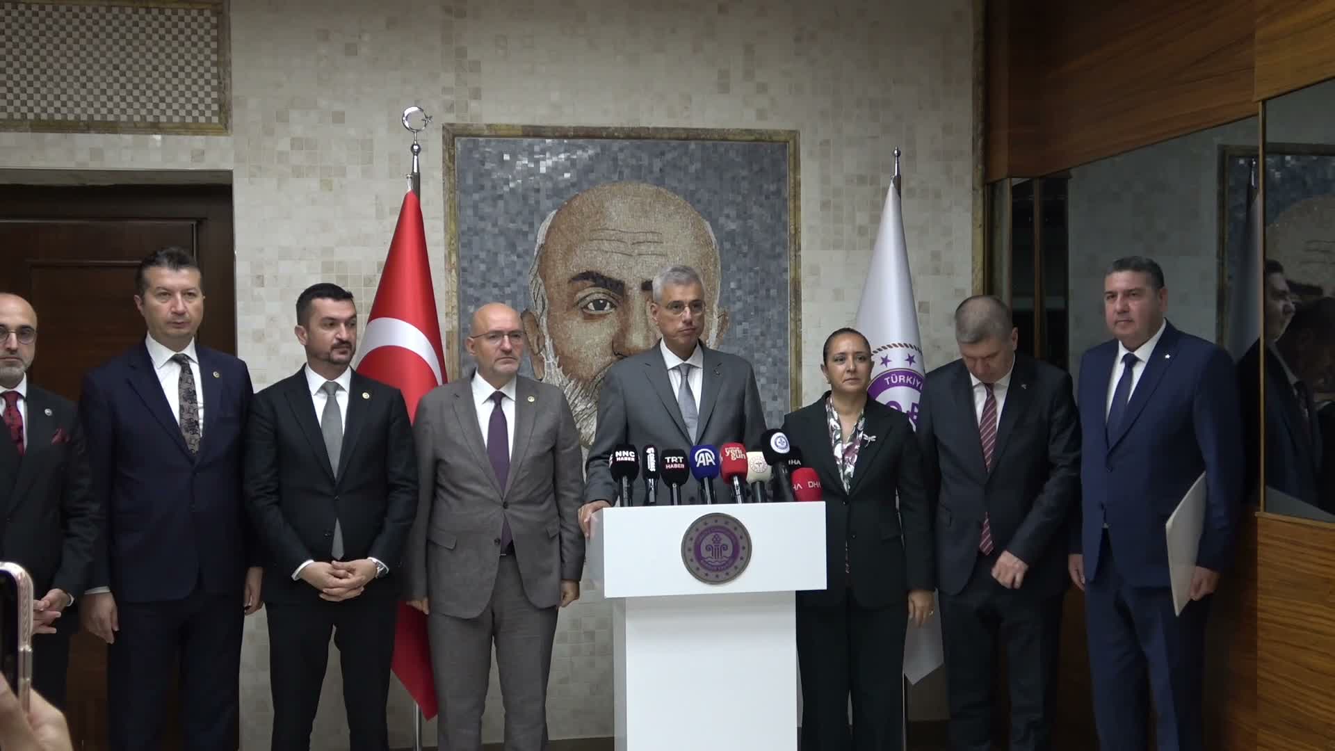Sağlık Bakanı Memişoğlu, Burdur’da konuştu: “Hastanelerde 24 saat hizmet verecek kreşler kuracağız”