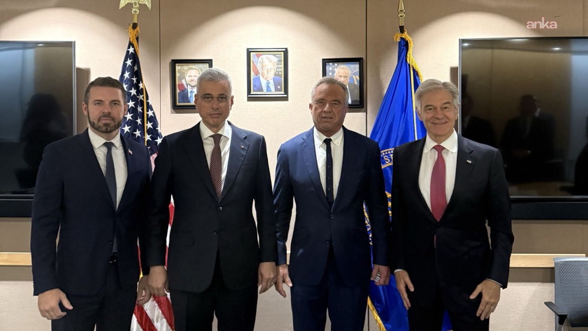 Memişoğlu, ABD Sağlık Bakanı Robert F. Kennedy Jr. ve heyeti ile bir araya geldi