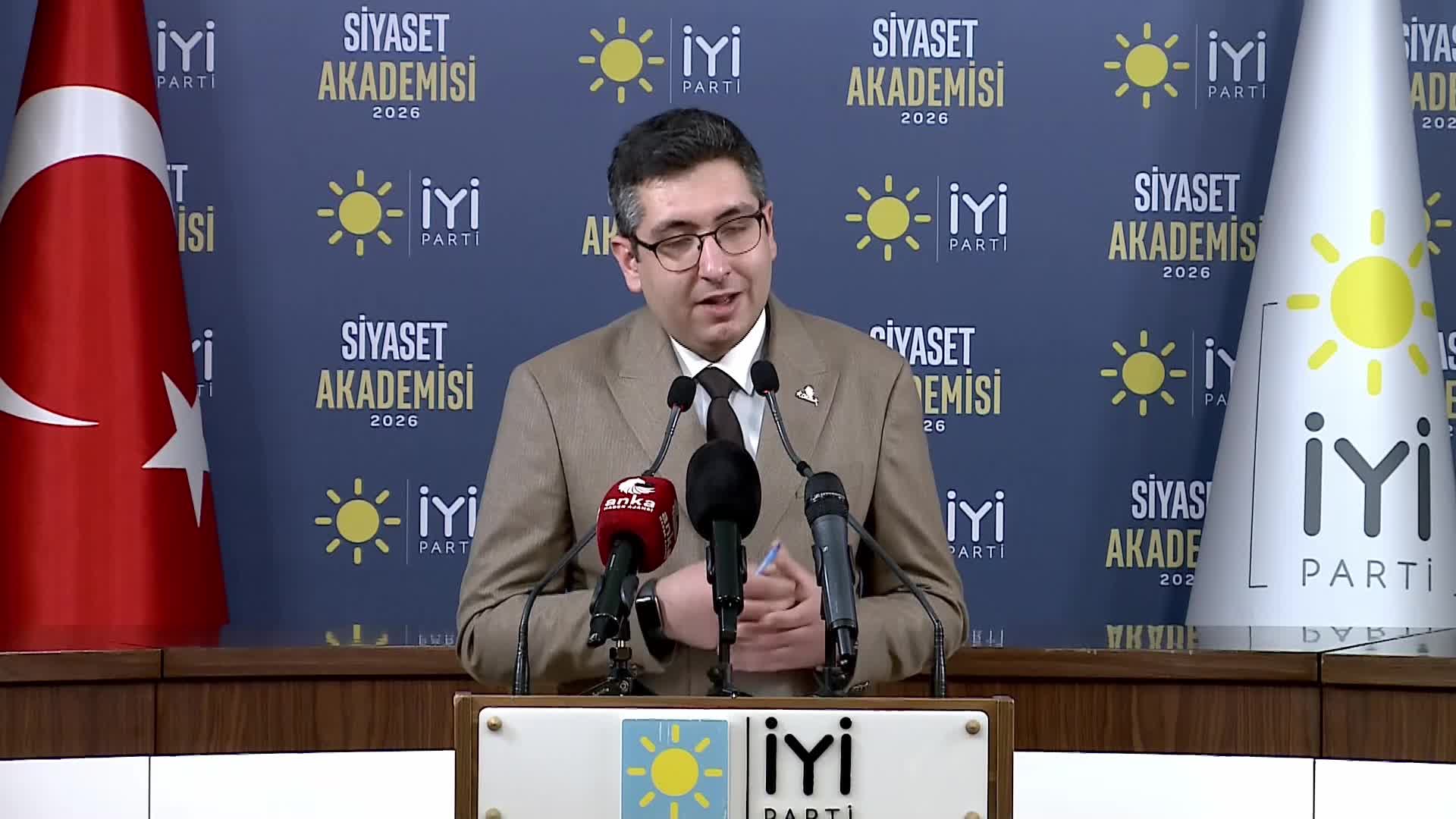 Müsavat Dervişoğlu: "Milletin tercih hakkını yok sayan kayyum anlayışına karşı olmak temel ilkelerimizin doğal bir gereğidir"