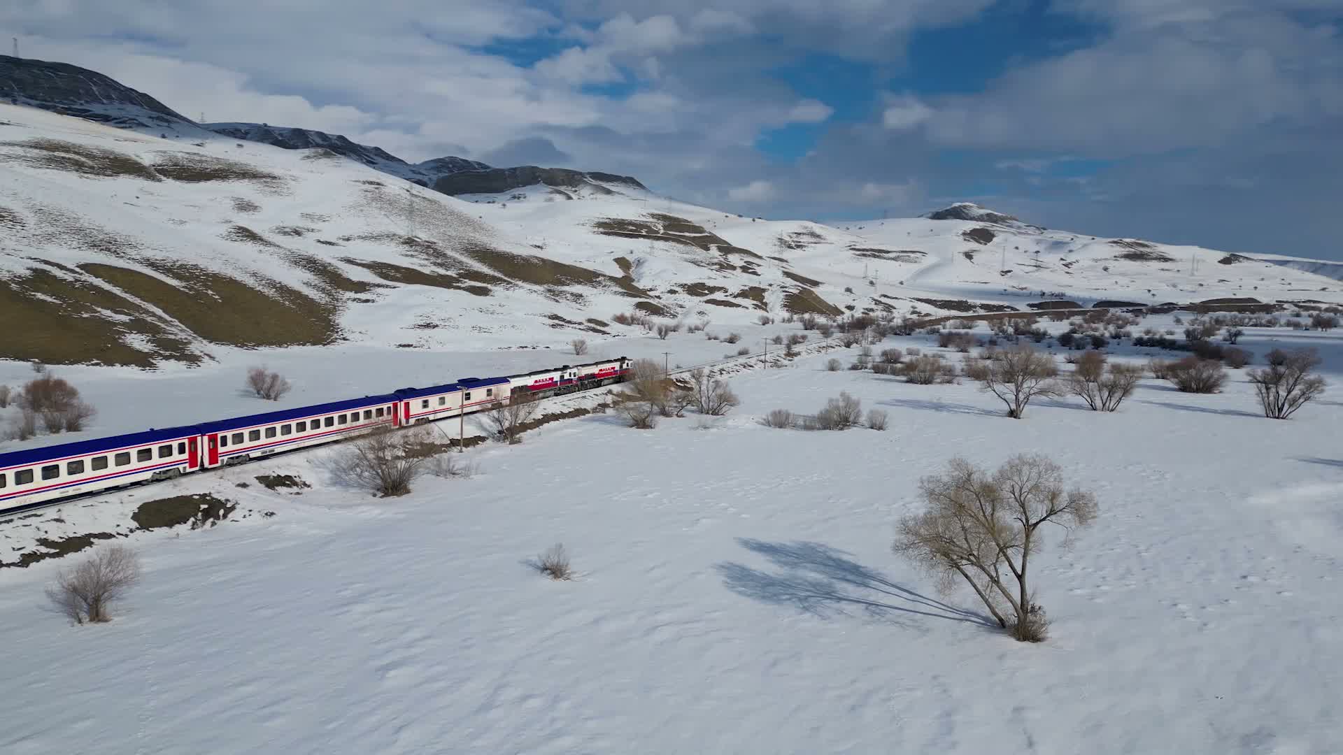 Ulaştırma ve Altyapı Bakanı Uraloğlu: Turistik Doğu Ekspresi yeni sezonda 70 sefer yapacak
