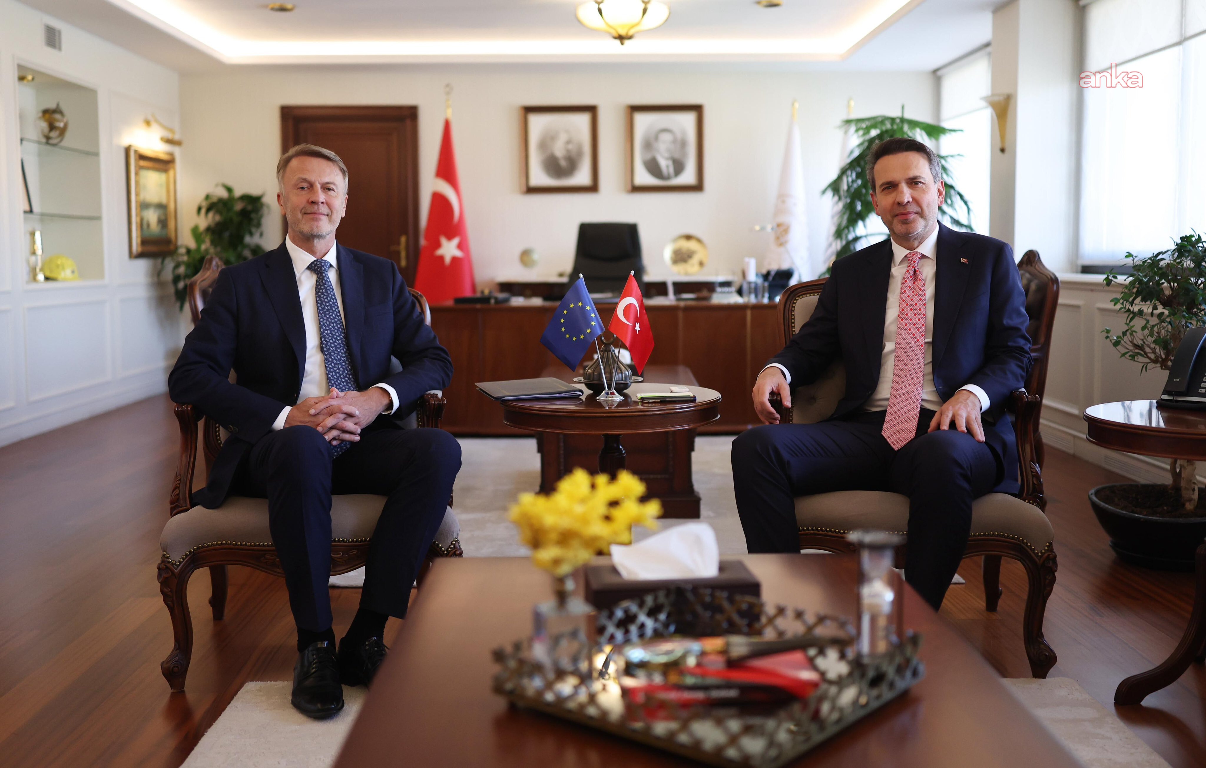 Enerji Bakanı Bayraktar, Büyükelçi Orav ve AB ülkelerinin büyükelçileriyle bir araya geldi