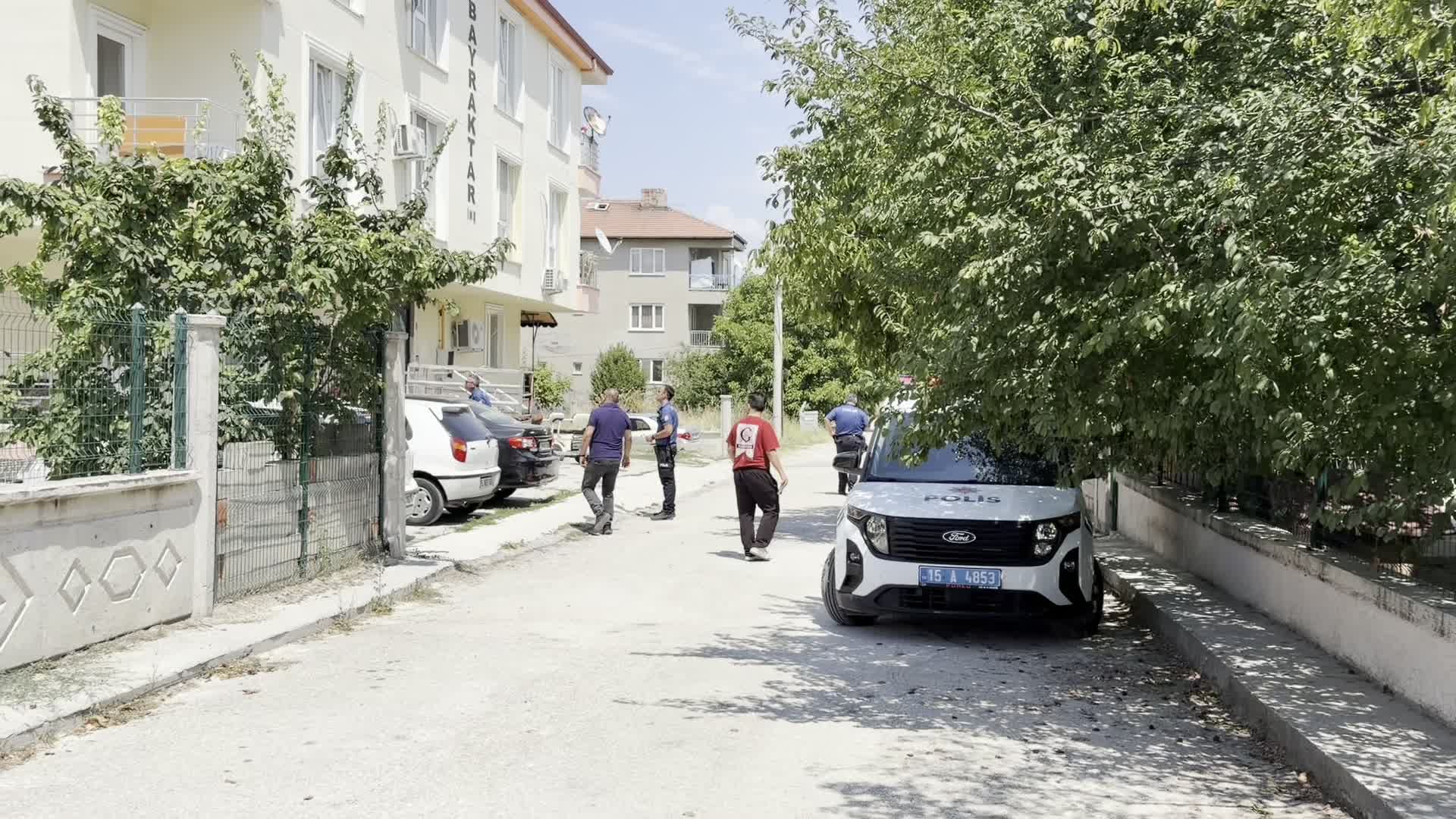 Burdur’da komşuların park yeri kavgasında baba ve oğlu bıçaklandı