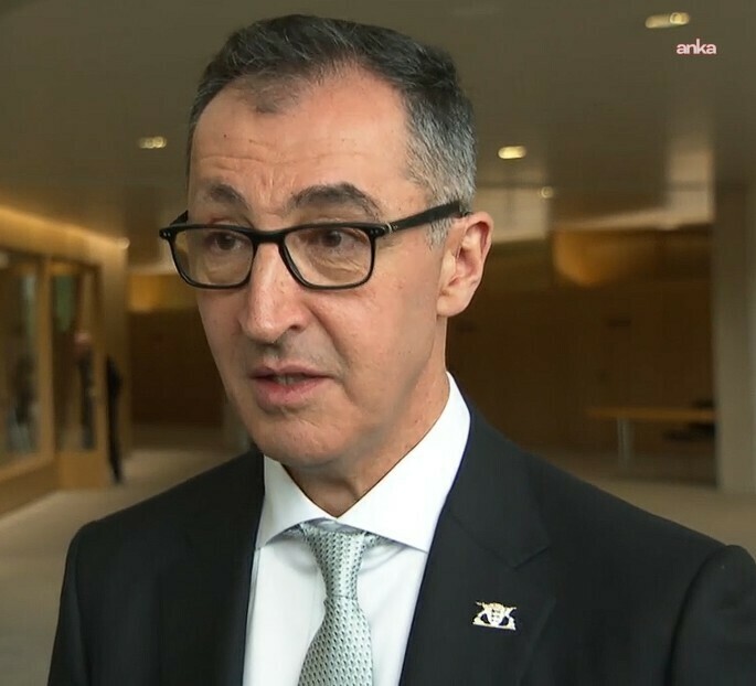 Baden-Württemberg Eyalet Başbakanı Cem Özdemir : Devlet engel değil, çözüm üretmeli