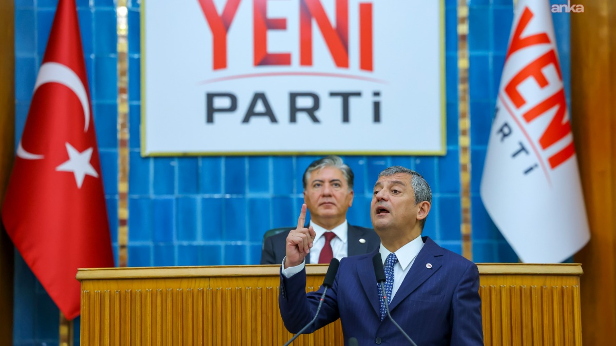 YENİ Parti Grup toplantısı... Özgür Özel: "Birazcık mert olun, gazetecilerle uğraşmayın kardeşim"