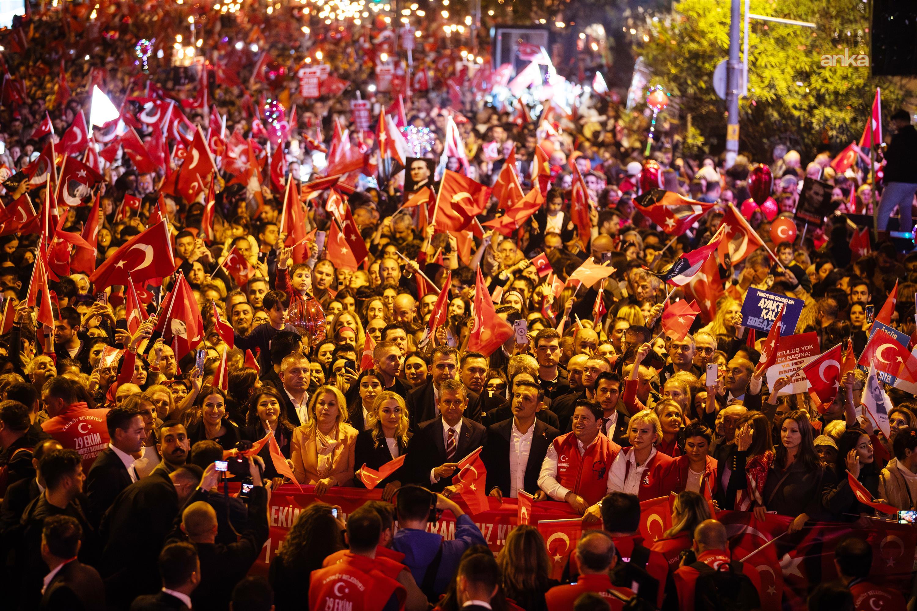 Özgür Özel, Kadıköy Belediyesi'nin düzenleyeceği "Cumhuriyet Yürüyüşü"ne katılacak