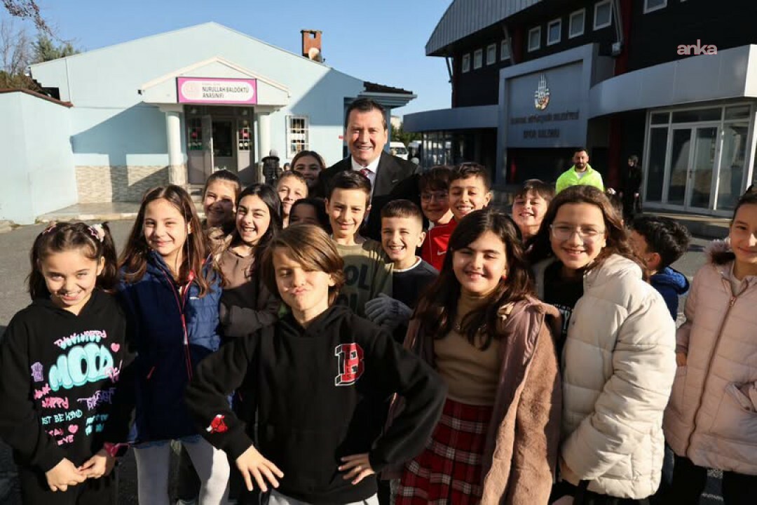 Bora Balcıoğlu'ndan karnelerini alan öğrencilere mesaj: Kalbim ve sevgim sizinle