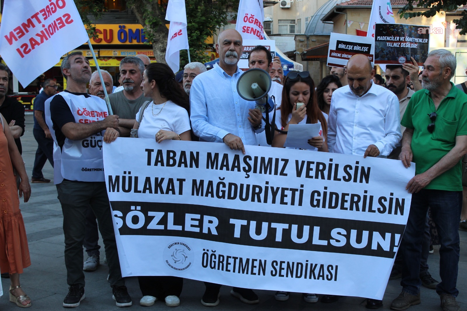 Özel sektör öğretmenleri ve mülakat mağdurları: "Öğretmenler işsizliğe mahkum ediliyor"