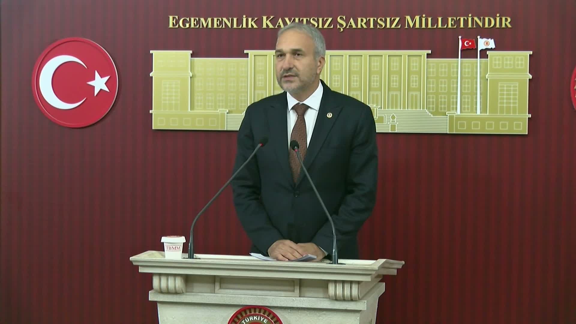 YENİ Partili Özçağdaş'tan 2 öğrencinin Bakan Tekin'i protesto ettikleri için tutuklanmasına tepki