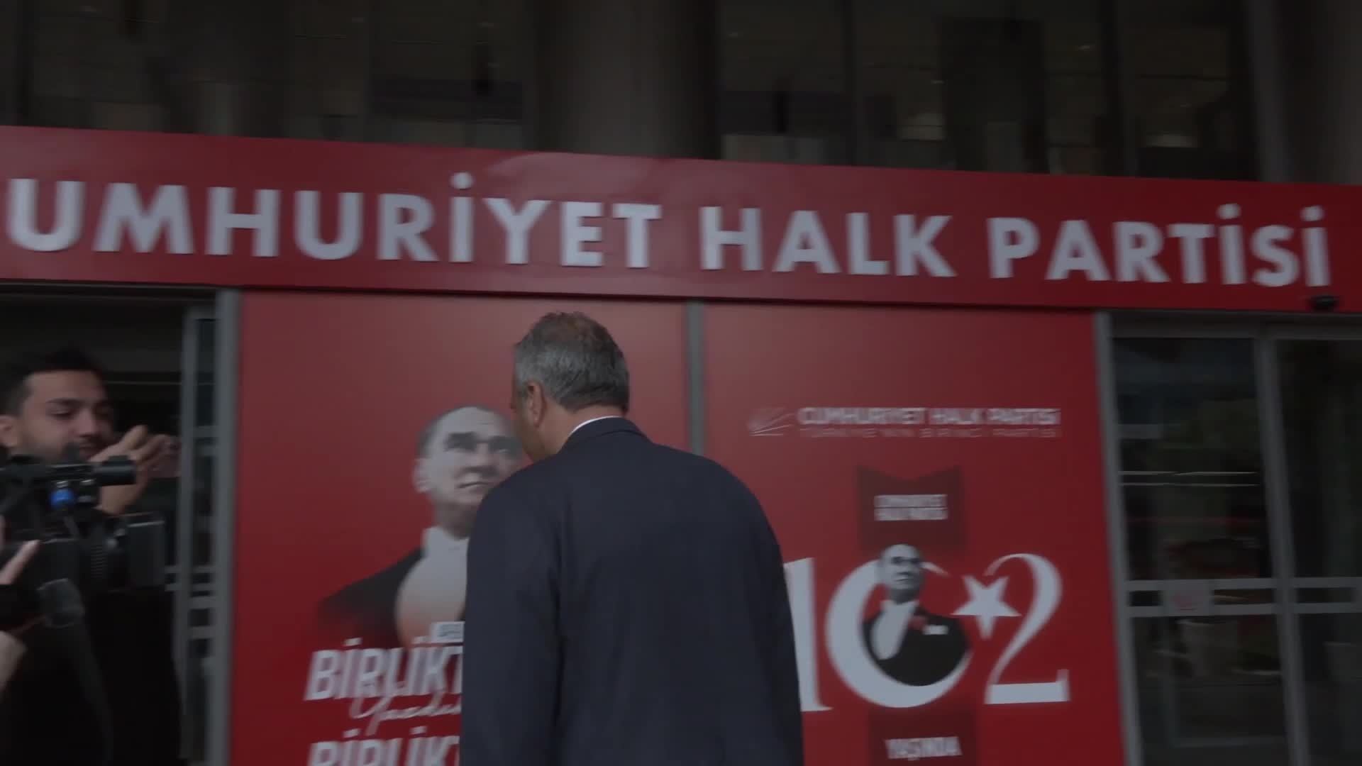 CHP kapalı grup toplantısı... Grup Başkanı seçimi yapıldı, Özgür Özel Grup Başkanı oldu