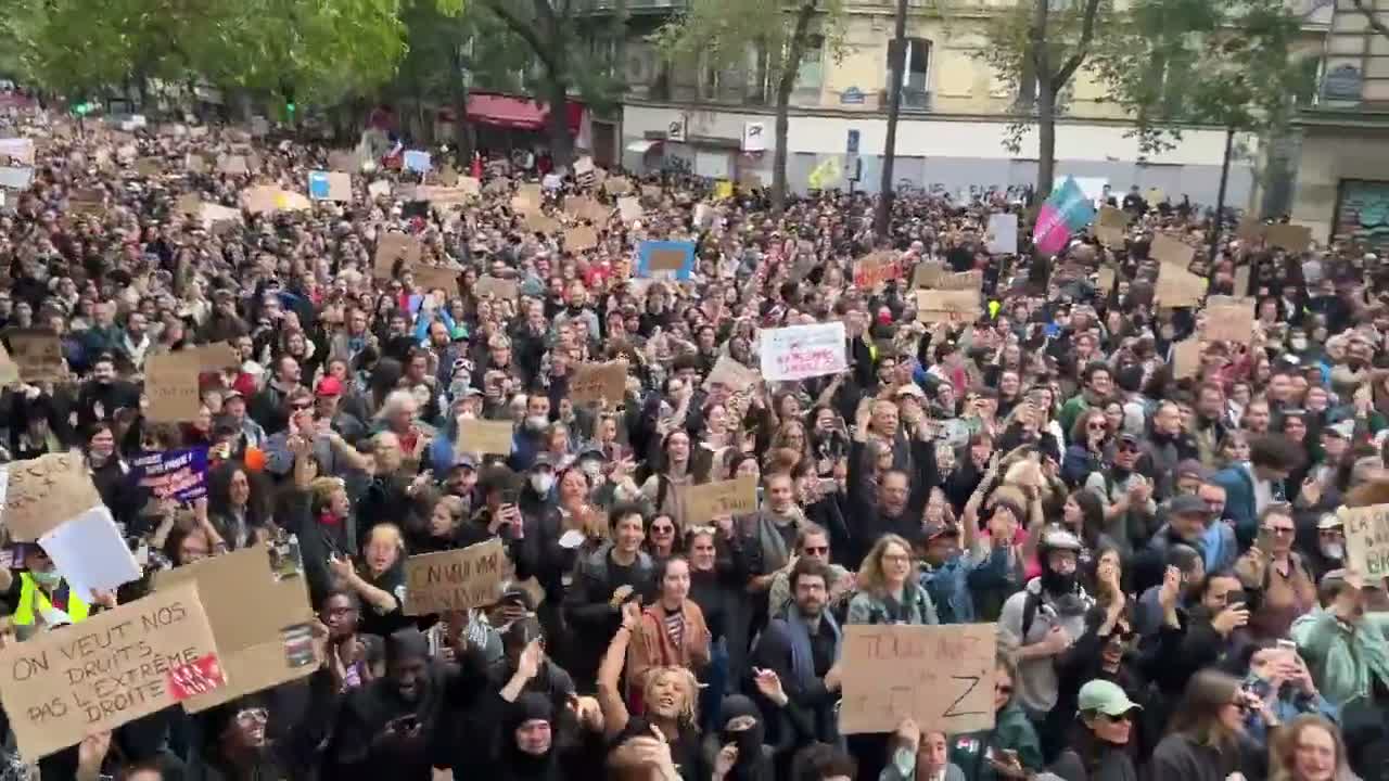 Fransa’da protestoların ardından kısmi sokağa çıkma yasakları