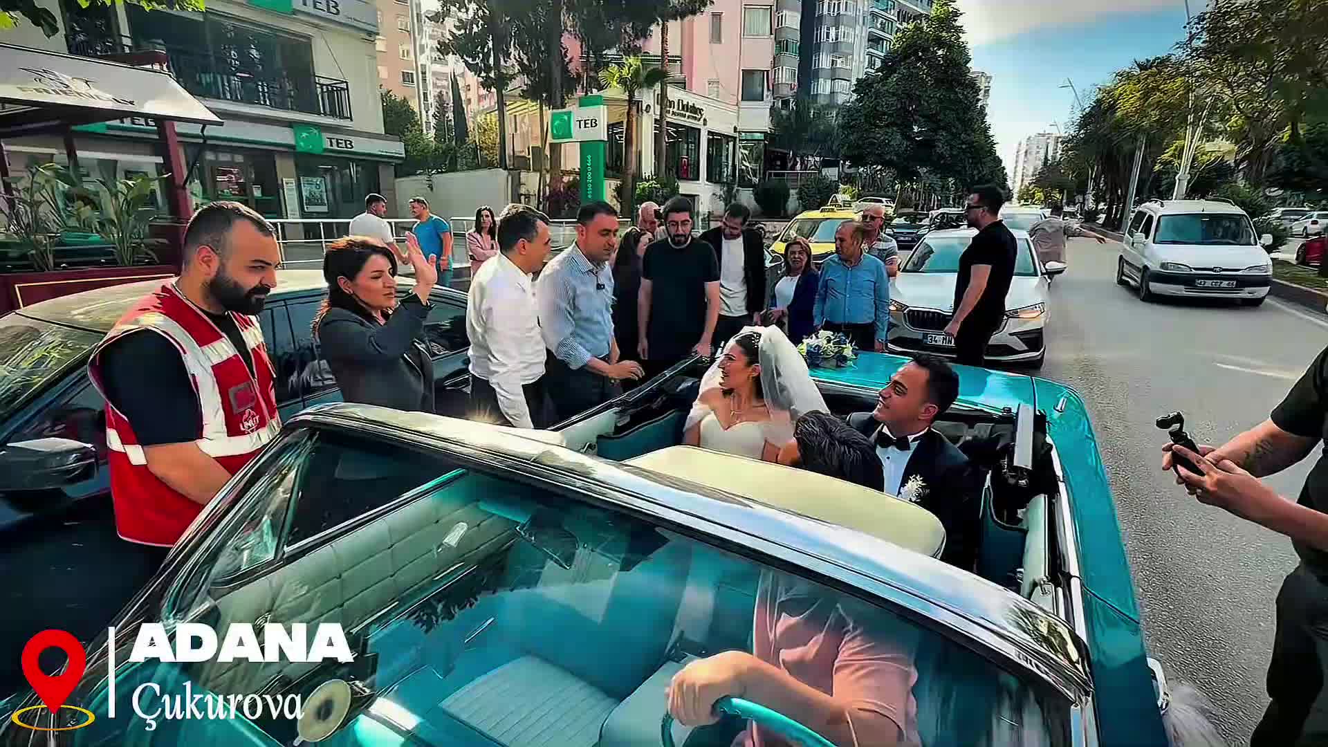CHP 81 ilde sahada… Gülcan Kış'a dert yanan öğrenci: "Burada gelecek göremiyoruz. Eğitim sistemi çok kötü"