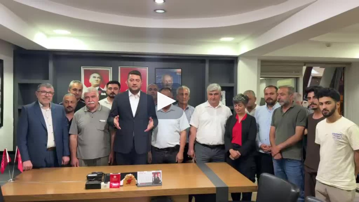 CHP Malatya İl Başkanlığı'na atanan Hakan Satılmış il binasına gece yarısı girdi