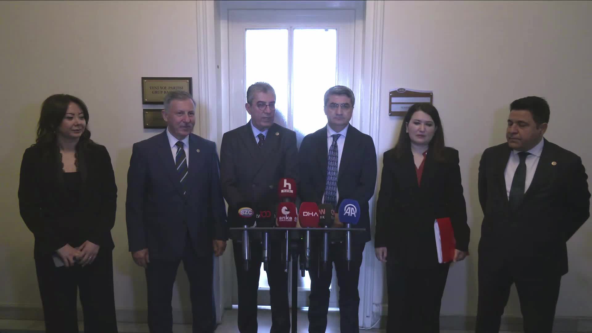 CHP'den Yeni Yol'a ara seçim ziyareti... Ekmen'den AK Parti'ye: "Bu kadar çok milletvekili ve belediye başkanı merakınız varsa sandığı ortaya koyun"