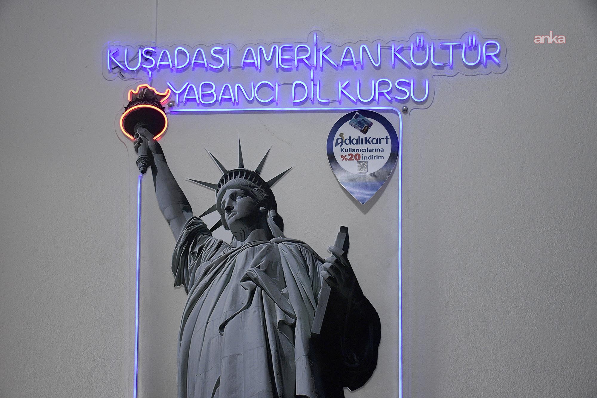 Kuşadası’nda Adalı Kart 63 bini aşkın vatandaşa birçok noktada indirim sağlıyor