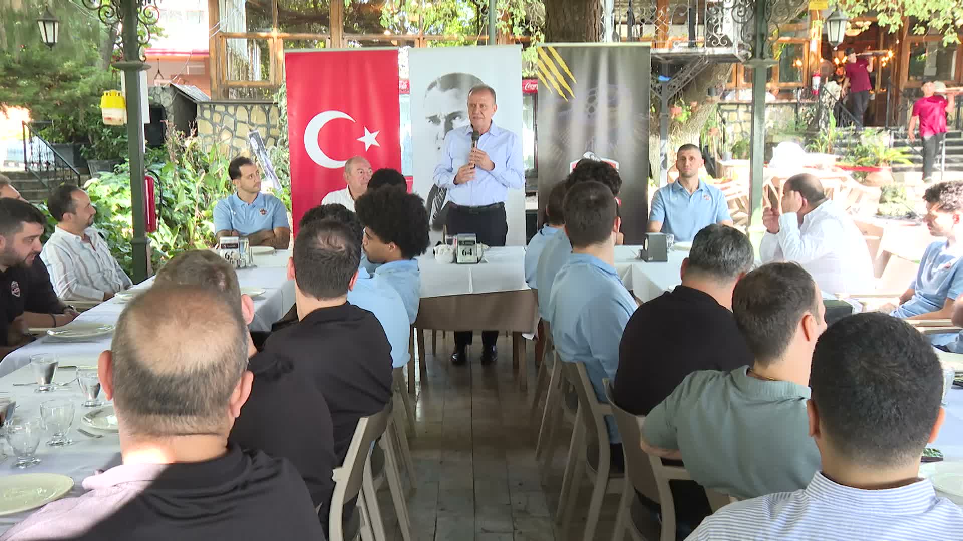 Mersin Büyükşehir Belediye Başkanı Seçer, MSK Erkek Basketbol Takımı ile bir araya geldi